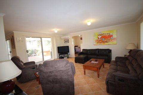 LJ Hooker Goolwa Holiday Rentals - 12 Willmett Road, Goolwa Beach - Tourism Gold Coast 0