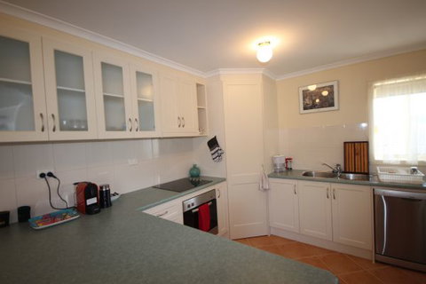 LJ Hooker Goolwa Holiday Rentals - 12 Willmett Road, Goolwa Beach - Tourism Gold Coast 1