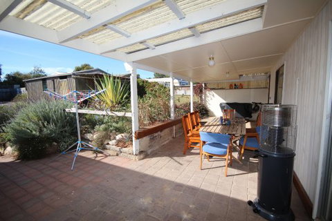 LJ Hooker Goolwa Holiday Rentals - 12 Willmett Road, Goolwa Beach - Tourism Gold Coast 3