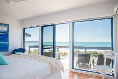 The Shore -Beachfront Accommodation - Tourism Gold Coast 4