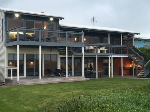 The Shore -Beachfront Accommodation - Tourism Gold Coast 6
