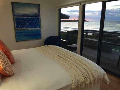 The Shore -Beachfront Accommodation - Tourism Gold Coast 7