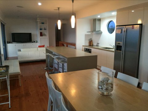 The Shore -Beachfront Accommodation - Tourism Gold Coast 8