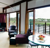 Bettenay's Lakeside Chalets and Luxury Spa Apartment - Tourism Gold Coast