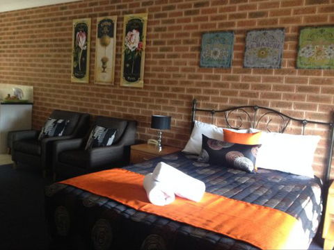 Top Of The Town Motor Inn Yackandandah - Tourism Gold Coast 2