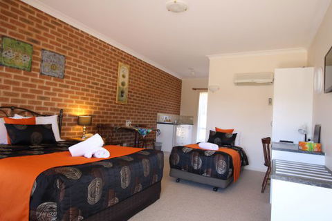 Top Of The Town Motor Inn Yackandandah - Tourism Gold Coast 7
