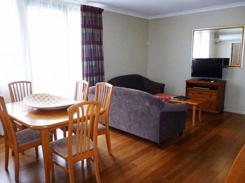 Duke's Apartments - Tourism Gold Coast 0