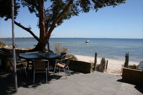 Undercurrent - Tourism Gold Coast 0