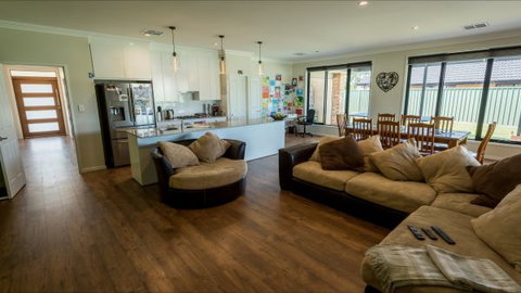 Barossa Family Holiday Home - Tourism Gold Coast 8