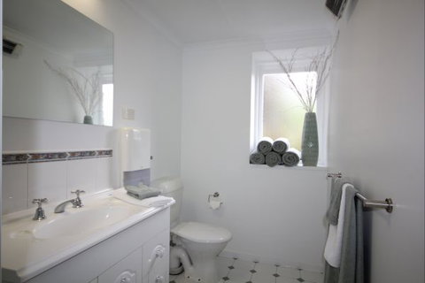 Charbella's On Norma - Tourism Gold Coast 8