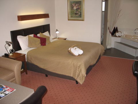 Wine Village Motor Inn - Tourism Gold Coast 2
