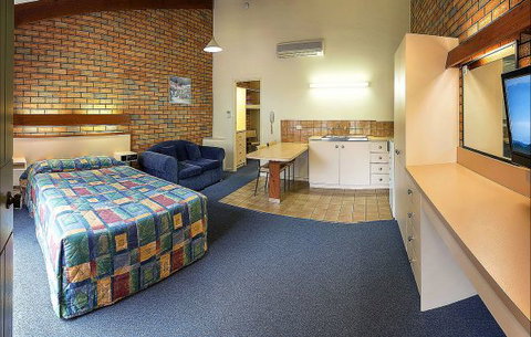Pinnacle Holiday Lodge - Tourism Gold Coast 2