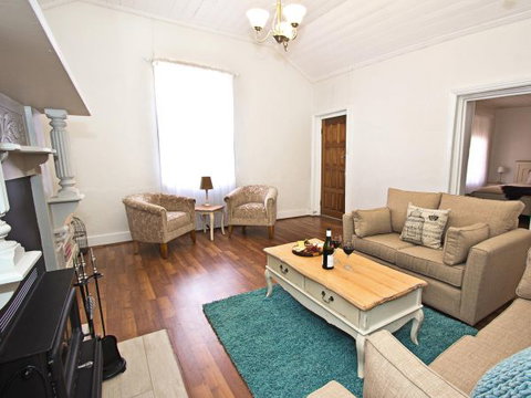 Queen's Cottage Barossa Valley - Tourism Gold Coast 10