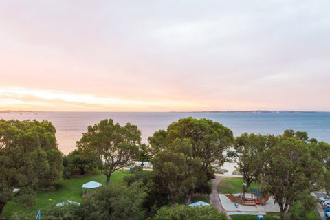 Rockingham Apartments - Tourism Gold Coast 1