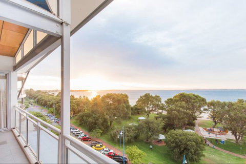 Rockingham Apartments - Tourism Gold Coast 2