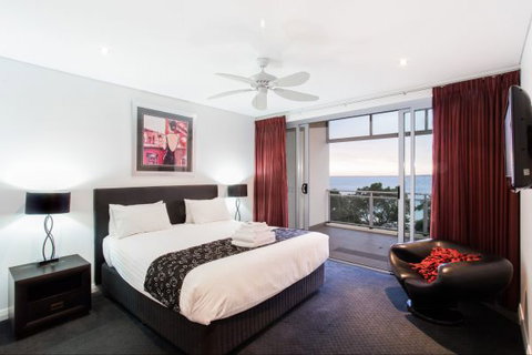 Rockingham Apartments - Tourism Gold Coast 4