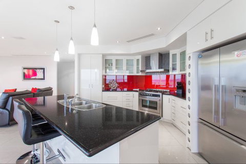 Rockingham Apartments - Tourism Gold Coast 6