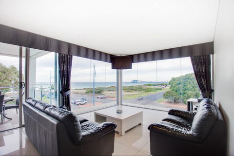 Rockingham Apartments - Tourism Gold Coast 8