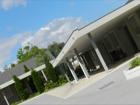 Shangri La Gardens Motel And Function Centre - Tourism Gold Coast 4