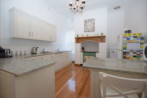 The Provincial Bed & Breakfast - Tourism Gold Coast 1