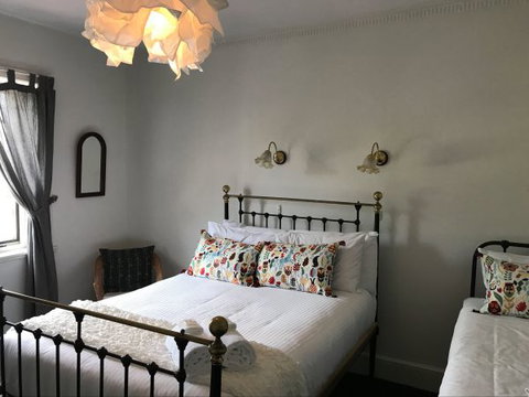 The Caledonian Inn - Tourism Gold Coast 6