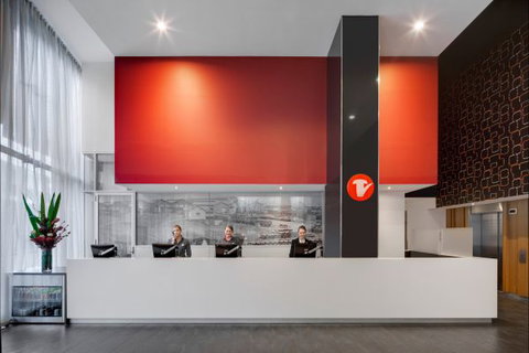 Travelodge Hotel Melbourne Docklands - Tourism Gold Coast 0