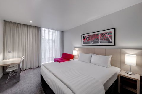 Travelodge Hotel Melbourne Docklands - Tourism Gold Coast 1