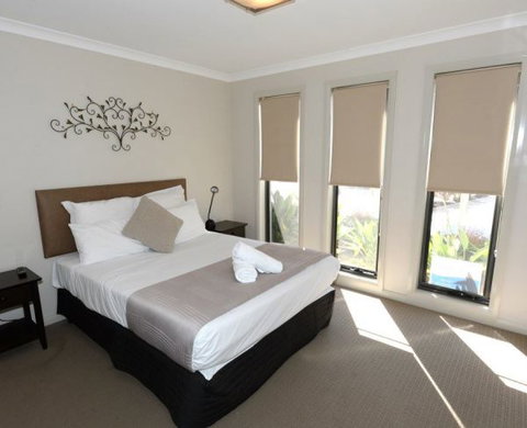 Yarrawonga Waterfront Apartments - Tourism Gold Coast 2