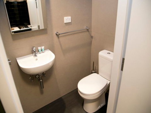 Abercombie Student Accommodation (Summer) - Tourism Gold Coast 6