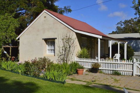 Almond Tree Cottage - Tourism Gold Coast 0