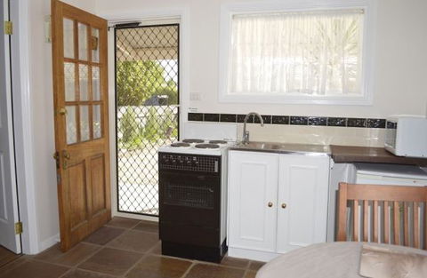 Almond Tree Cottage - Tourism Gold Coast 2
