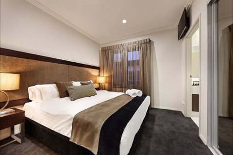 Attika Hotel - Tourism Gold Coast 1