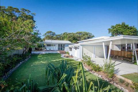 Back Beach Bungalow - Tourism Gold Coast 0
