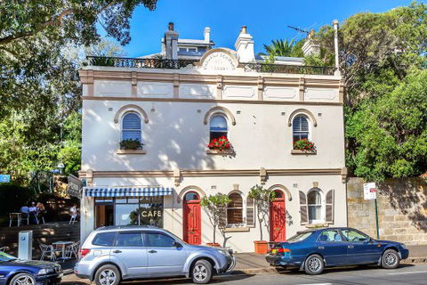 Carlson Terrace - Tourism Gold Coast 0