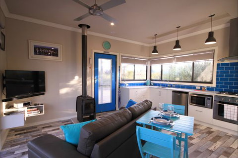 Coorong Cabins - Tourism Gold Coast 4