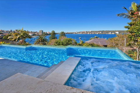 Deep Blue - Tourism Gold Coast 0