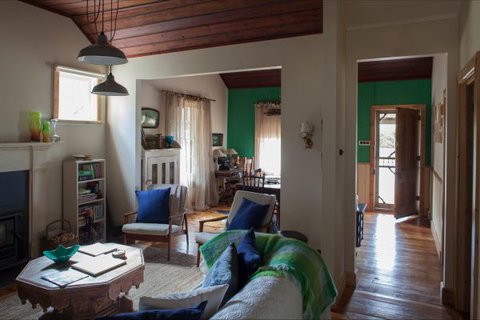 Flop House - Tourism Gold Coast 7