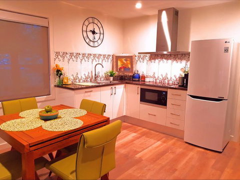 Fox And Hound Apartments - Tourism Gold Coast 2