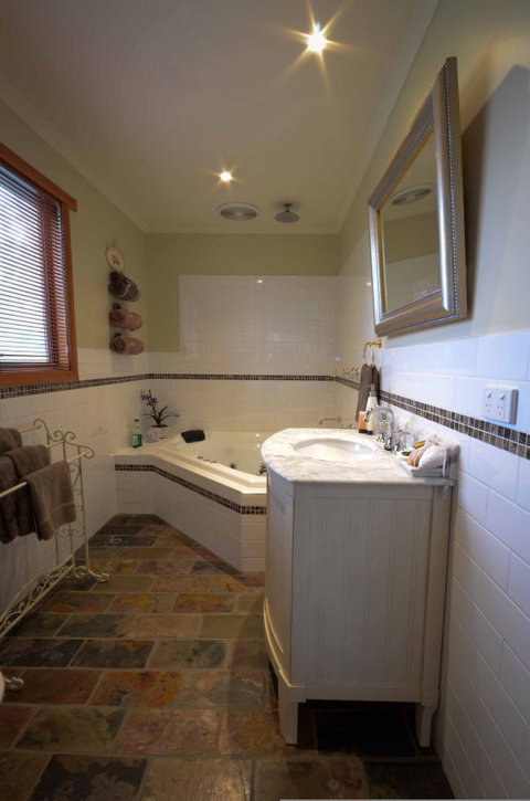 Heatherington Cottage - Tourism Gold Coast 3