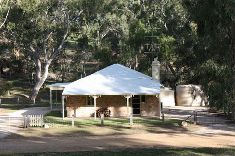 Hughes Park Cottage & Weddings - Tourism Gold Coast 0
