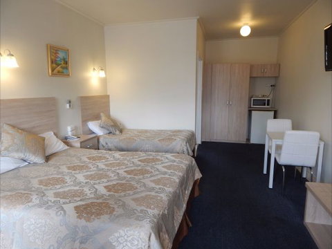 Jacksons Motor Inn - Tourism Gold Coast 0