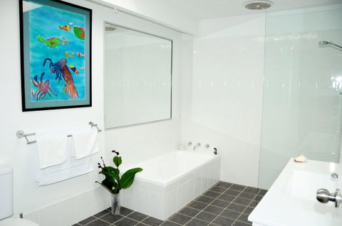 Jones Beach Haven - Tourism Gold Coast 3