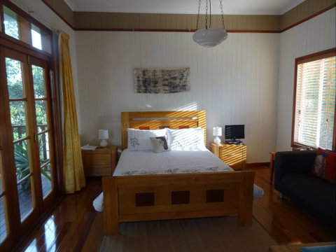 Le Piaf On Treasure Bed And Breakfast - Tourism Gold Coast 0