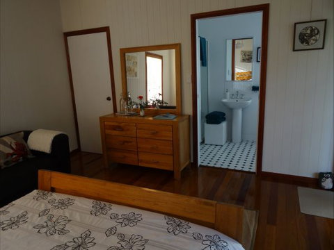 Le Piaf On Treasure Bed And Breakfast - Tourism Gold Coast 5