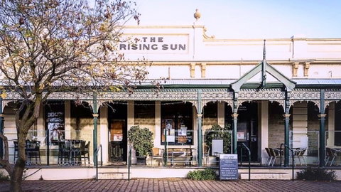 The Rising Sun Hotel - Tourism Gold Coast 1
