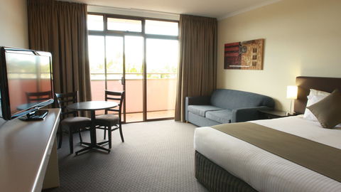 Adelaide Meridien Hotel & Apartments - Tourism Gold Coast 0