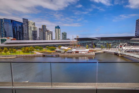 Melbourne Holiday Apartments Flinders Wharf - Tourism Gold Coast 1