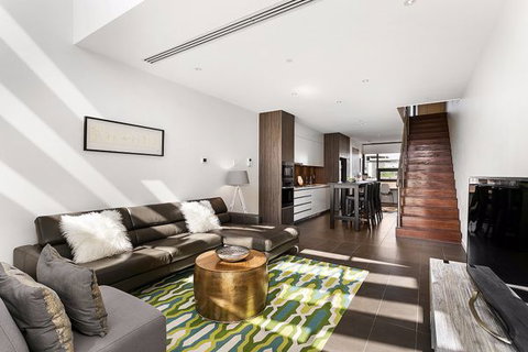 Melbourne Holiday Apartments Flinders Wharf - Tourism Gold Coast 3