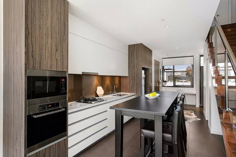 Melbourne Holiday Apartments Flinders Wharf - Tourism Gold Coast 4