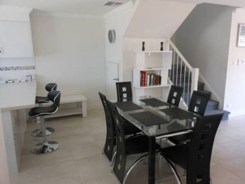 Oaklands Junction - Tourism Gold Coast 2